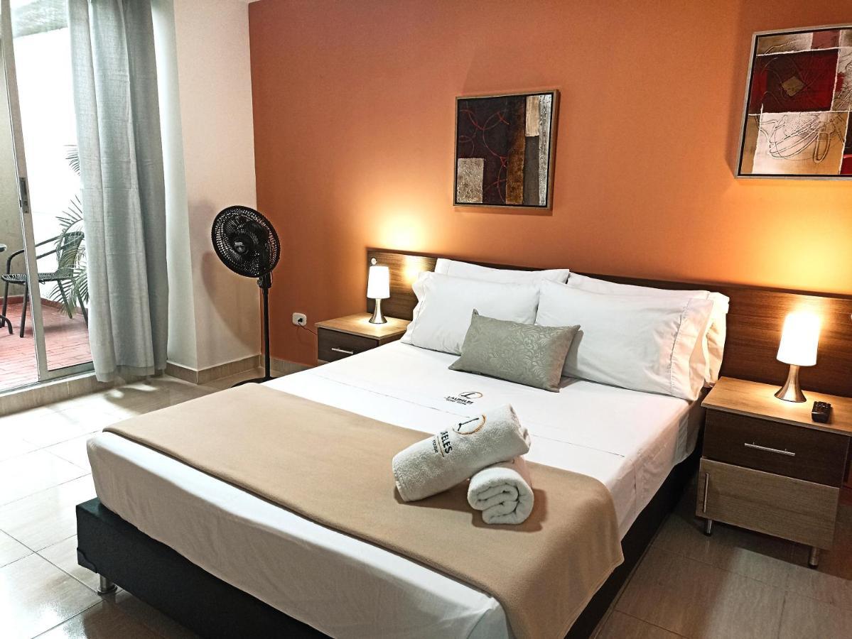 Laureles Guest House Lgh Hotel Medellín Esterno foto