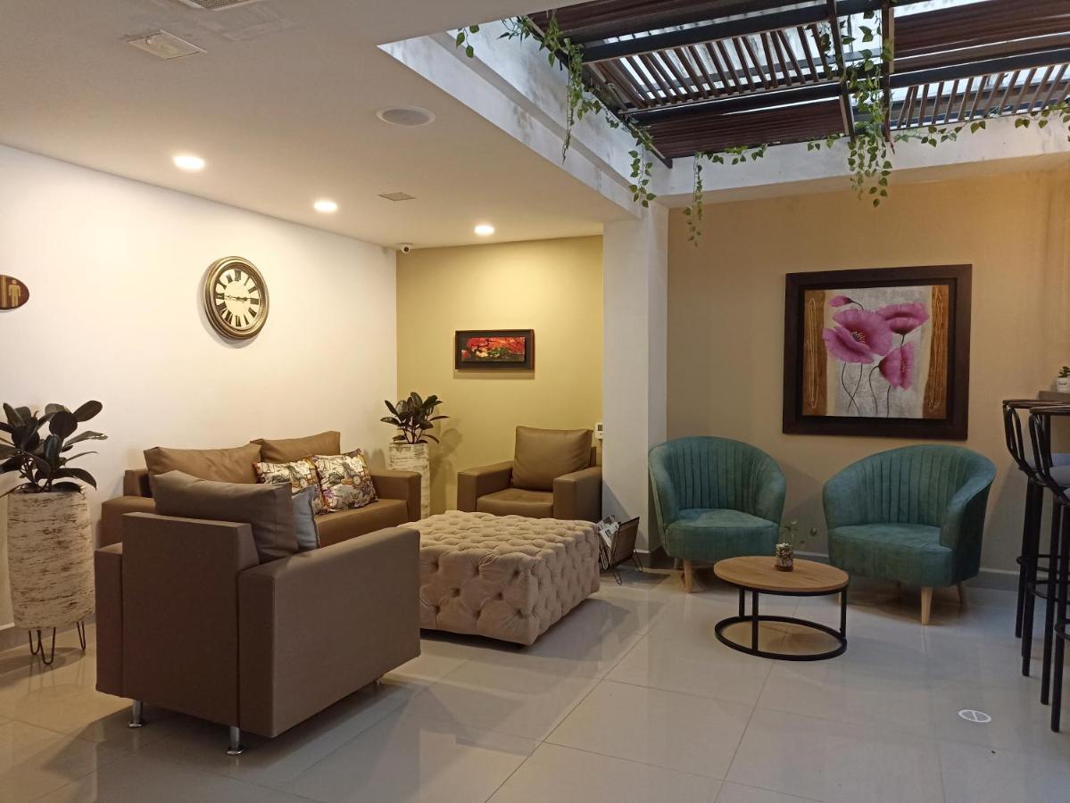 Laureles Guest House Lgh Hotel Medellín Esterno foto