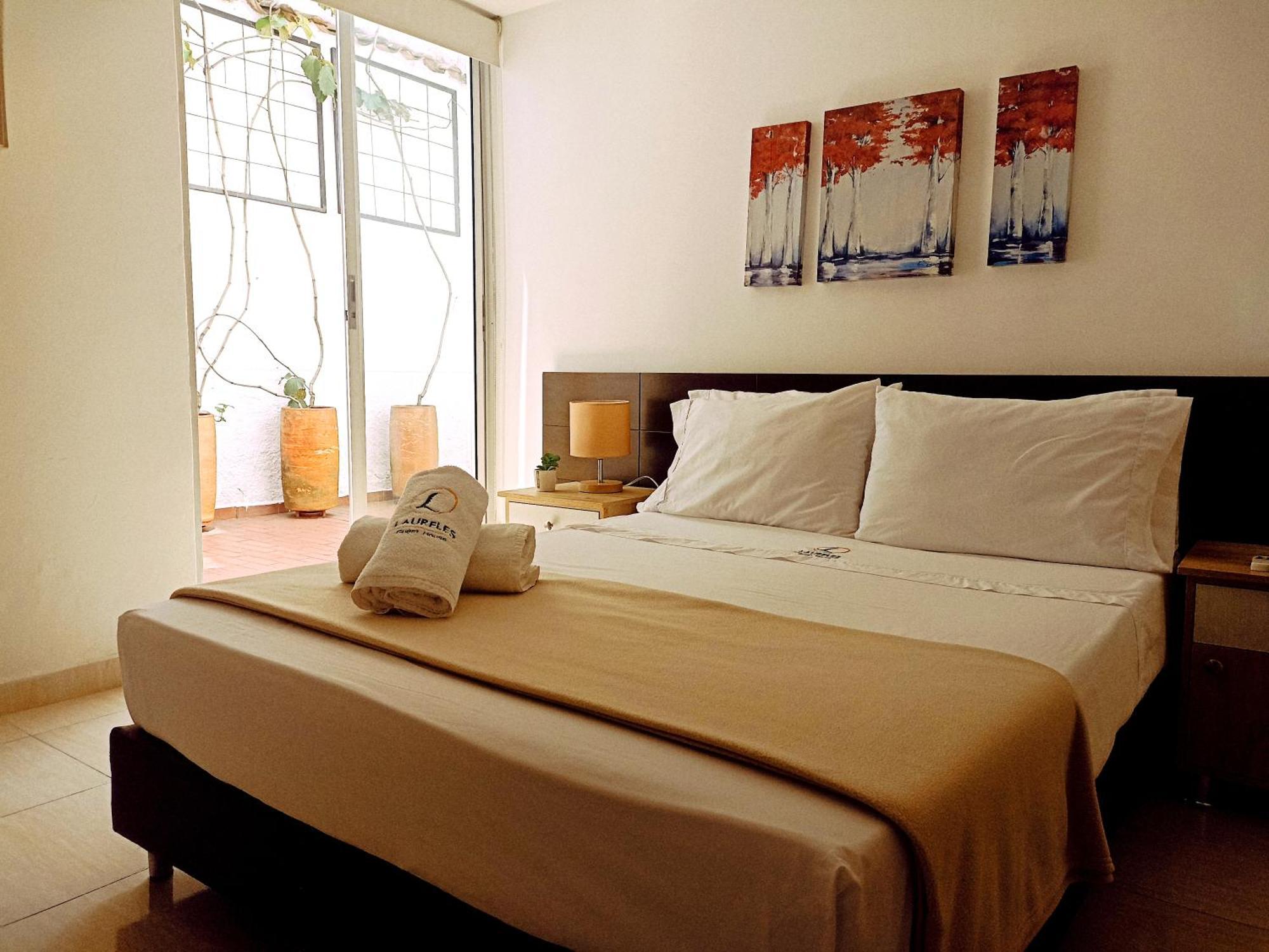 Laureles Guest House Lgh Hotel Medellín Esterno foto