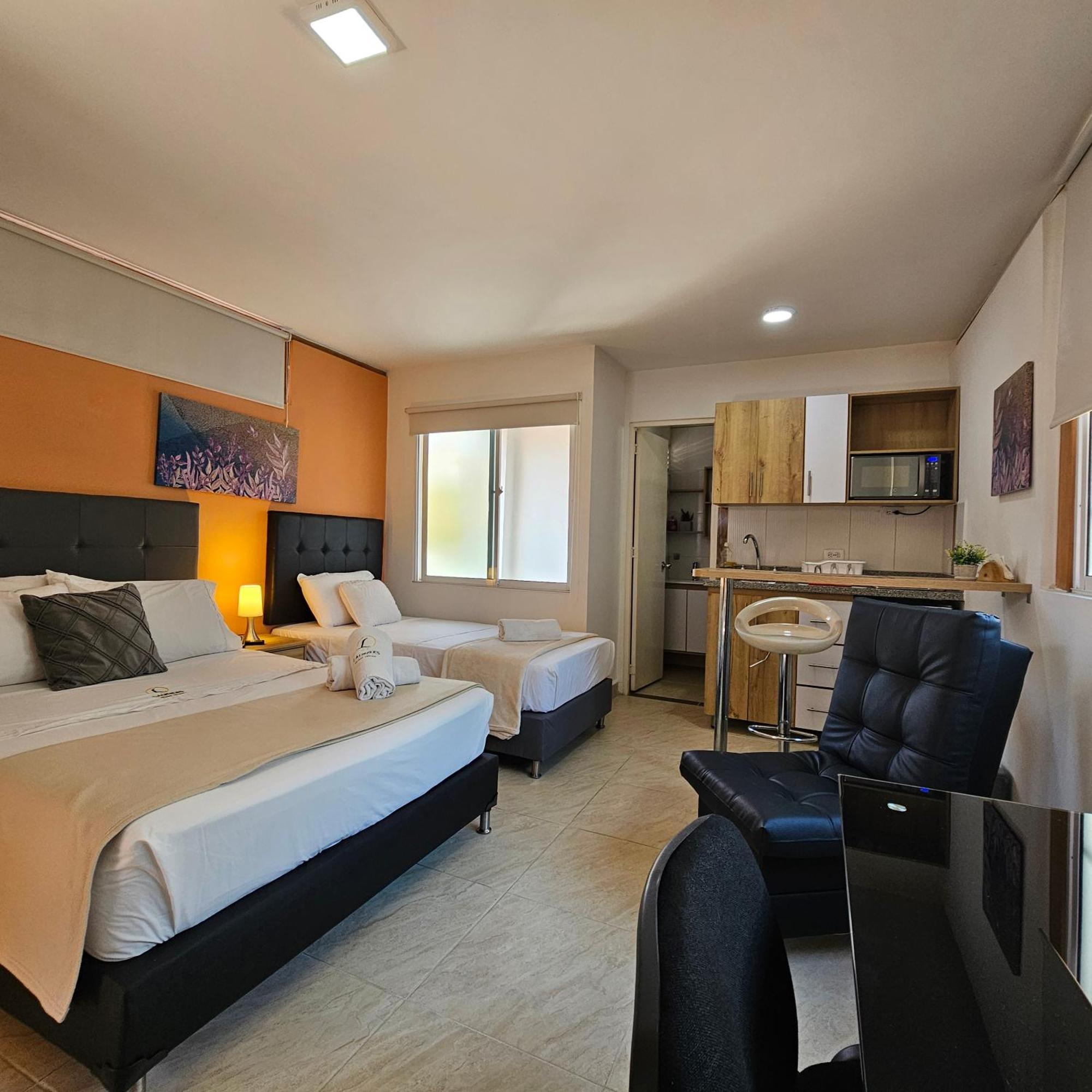 Laureles Guest House Lgh Hotel Medellín Esterno foto